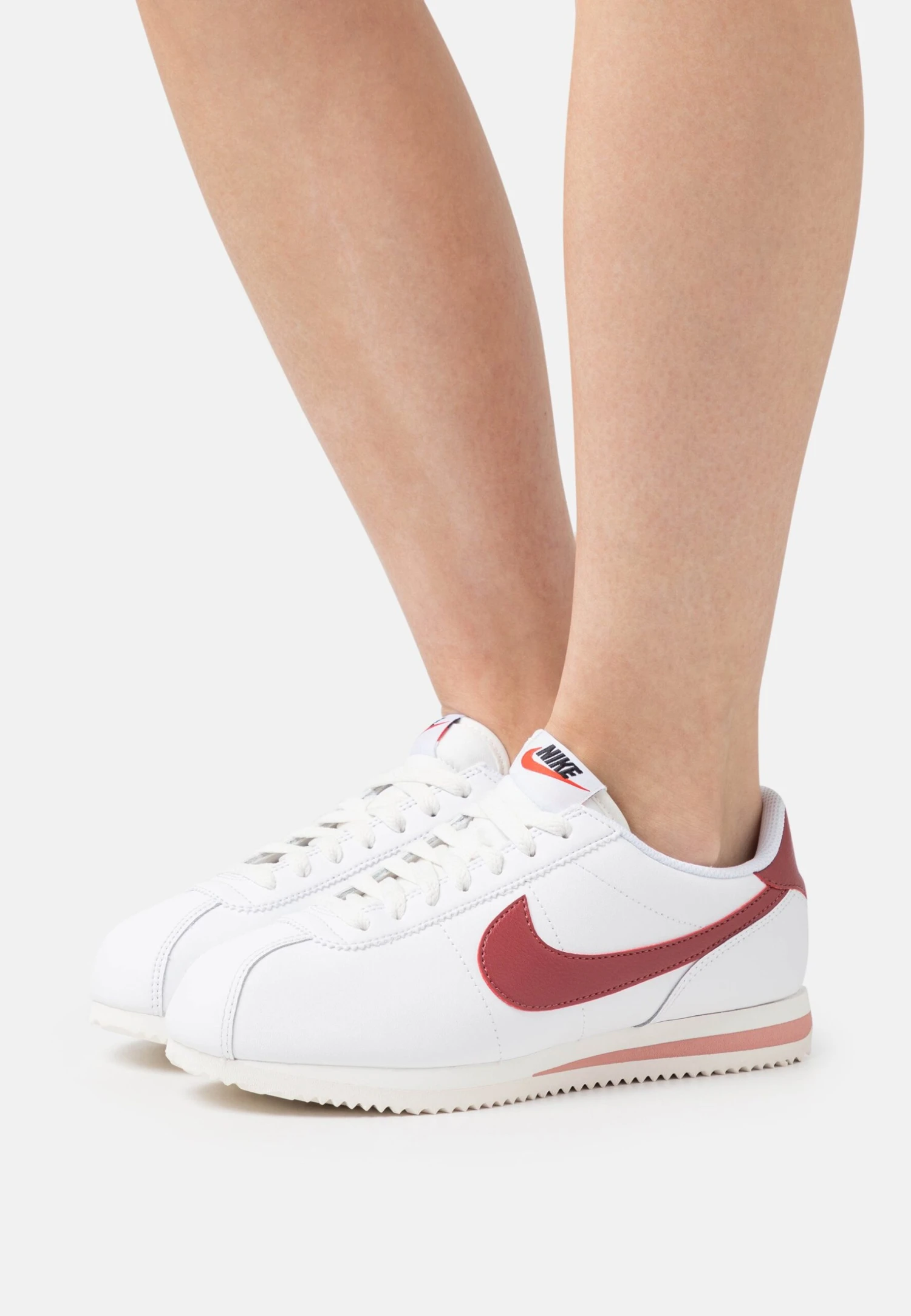 Nike Sportswear Cortez - Zapatillas - White/Cedar/Red Stardust/Sail/Team Orange/Black 1 Nike Sportswear Cortez - Zapatillas - White/Cedar/Red Stardust/Sail/Team Orange/Black