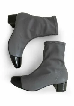 Borgo - Botines Bajos - Grey 8 Borgo - Botines Bajos - Grey -Hava Tienda de ventas 3ade5ef6d32646eca51d1b9c40fa5908