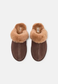 Ugg Scuffette - Pantuflas - Burnt Cedar 11 Ugg Scuffette - Pantuflas - Burnt Cedar -Hava Tienda de ventas 3b9ba448065b4806bbf9340d5174904f scaled