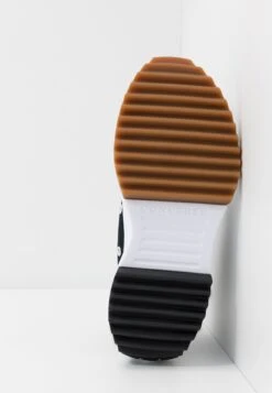 Converse Run Star Hike - Zapatillas Altas - Black/White/Gum 14 Converse Run Star Hike - Zapatillas Altas - Black/White/Gum -Hava Tienda de ventas 4c1e1c4f7b584589aa9786722c5e9c52