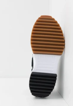 Converse Run Star Hike - Zapatillas Altas - Black/White/Gum 14 Converse Run Star Hike - Zapatillas Altas - Black/White/Gum -Hava Tienda de ventas 4c1e1c4f7b584589aa9786722c5e9c52 scaled