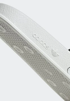 Adidas Originals Adilette - Chanclas De Baño - Cloud White Red Cloud White -Hava Tienda de ventas 630e8e4adea749239abf1a0192305777