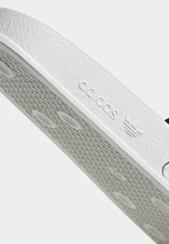 Adidas Originals Adilette - Chanclas De Baño - Cloud White Red Cloud White -Hava Tienda de ventas 630e8e4adea749239abf1a0192305777 scaled