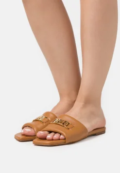 MCM Travia Slide - Sandalias Planas - Cognac