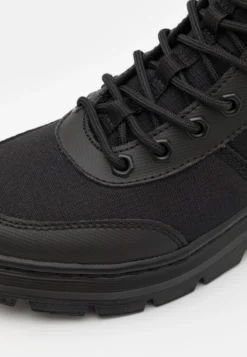 Dr. Martens Combs Tech -8 Eye Boot Unisex - Botines Con Cordones - Black 11 Dr. Martens Combs Tech -8 Eye Boot Unisex - Botines Con Cordones - Black -Hava Tienda de ventas 77b29e2864f14f8295e83cacfd42b954 scaled