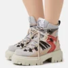 MSGM Hiking Boots - Botines Con Cordones - Ecru/Red