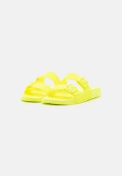 Fitflop Iqushion Two Bar Buckle Slides - Chanclas De Baño - Electric Yellow -Hava Tienda de ventas 8870d2a959194e9485a491b82163d58d