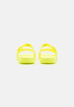 Fitflop Iqushion Two Bar Buckle Slides - Chanclas De Baño - Electric Yellow -Hava Tienda de ventas 95de29129d354966b0b3ca5626414f66