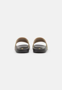 JUST CAVALLI Chanclas De Baño - Gold/Black 10 JUST CAVALLI Chanclas De Baño - Gold/Black -Hava Tienda de ventas afe27e27dacb47d8b63276c25f1cf373 scaled