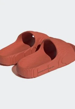 Adidas Originals Adilette 22 Unisex - Chanclas De Baño - Preloved Red/Preloved Red/Core Black -Hava Tienda de ventas b3a8d517f6e84f59a408dc41bcf20534