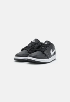 Wmns Air Jordan 1 Low 365 - Zapatillas - Black/White 8 Wmns Air Jordan 1 Low 365 - Zapatillas - Black/White -Hava Tienda de ventas c1524c79e7594bc68a07df5329267a62 scaled