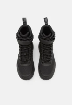 Dr. Martens Combs Tech -8 Eye Boot Unisex - Botines Con Cordones - Black 9 Dr. Martens Combs Tech -8 Eye Boot Unisex - Botines Con Cordones - Black -Hava Tienda de ventas eb51adda559443f780059ca65e97d9a8 scaled