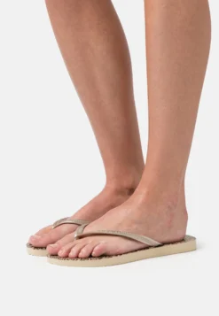 Havaianas Slim Animals - Chanclas De Dedo - Sand Grey/Golden -Hava Tienda de ventas ec864a09e4a64a8db87fb388748dc429 scaled