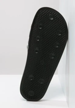 Adidas Originals Adilette Unisex - Sandalias Planas - Black/White -Hava Tienda de ventas f15cc37f92de4de7a4a1392661518046