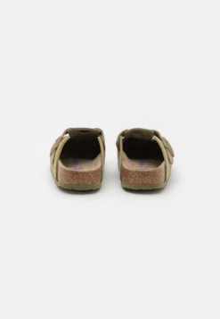 Birkenstock Boston Unisex - Pantuflas - Faded Khaki 8 Birkenstock Boston Unisex - Pantuflas - Faded Khaki -Hava Tienda de ventas fe1930cf723a44c79357c7fbac684dd0 scaled