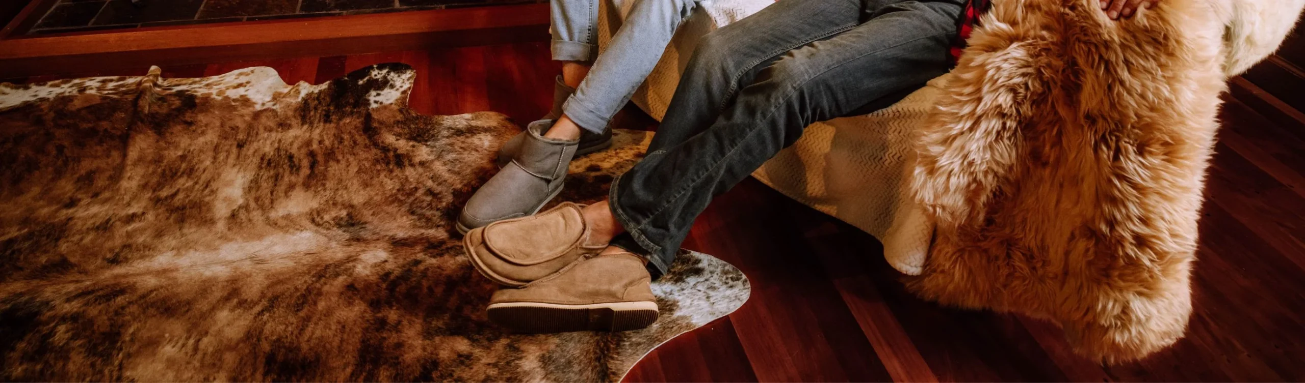 Primera página -Hava Tienda de ventas josh holding ugg boots scaled